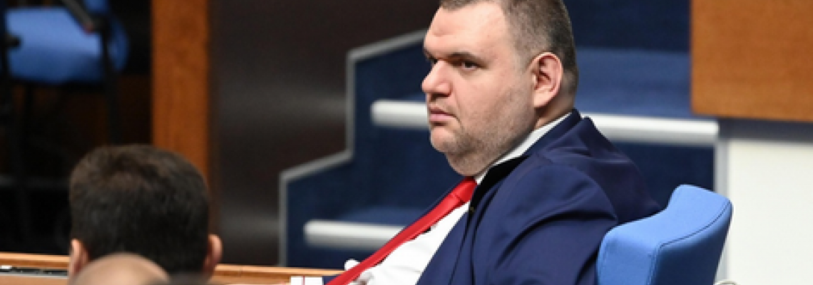 Пеевски на комисията за нотариуса: Изслушванията на Христо Иванов и Лозан Панов