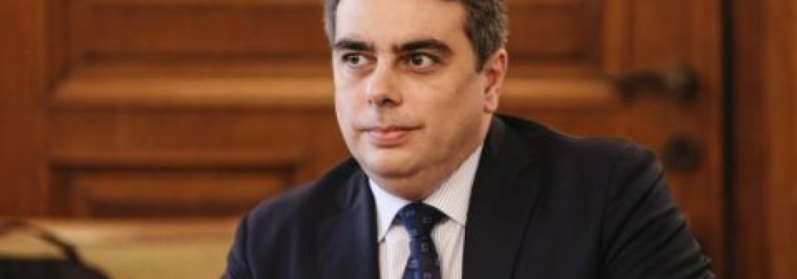 Асен Василев започна с безумията отново