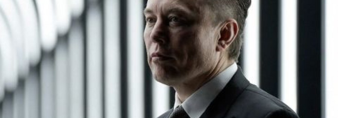 Мъск използва телефона си по време на шофиране, но няма да получи глоба за това